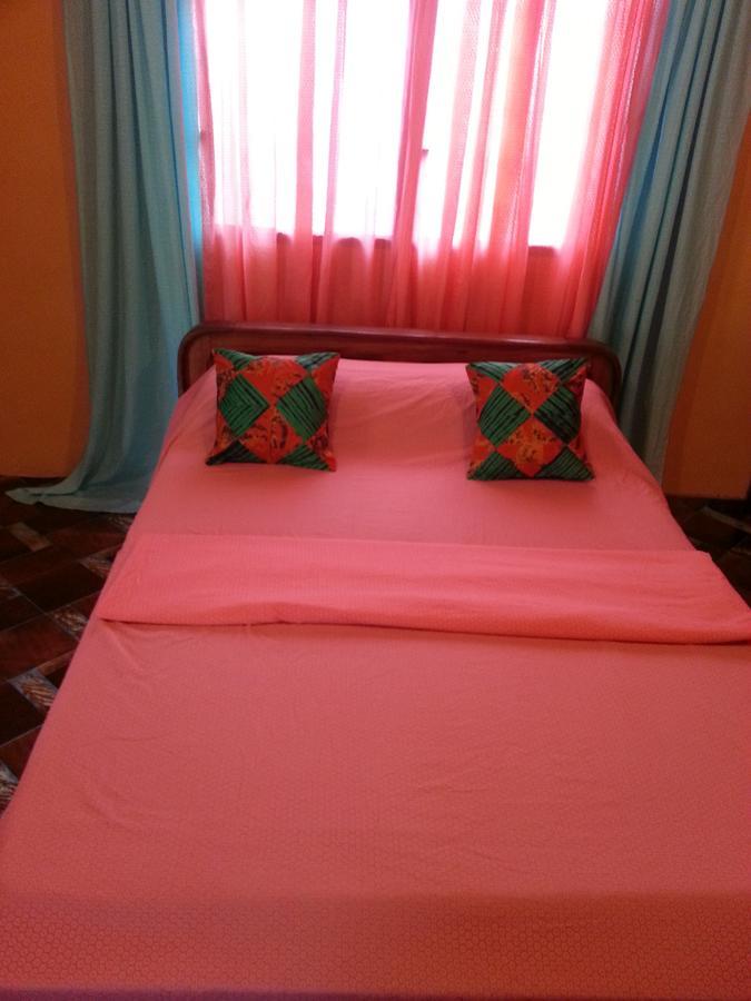Golden Lilies Hotel Kokrobite Ngoại thất bức ảnh