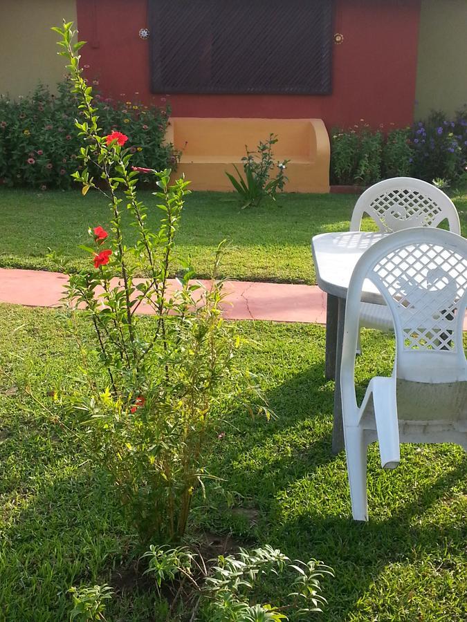 Golden Lilies Hotel Kokrobite Ngoại thất bức ảnh