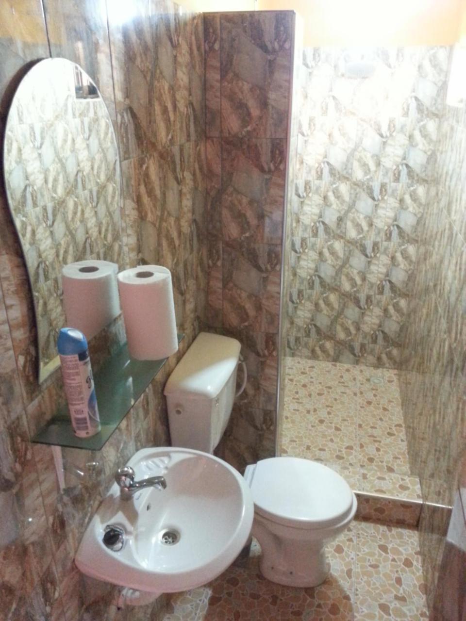 Golden Lilies Hotel Kokrobite Ngoại thất bức ảnh