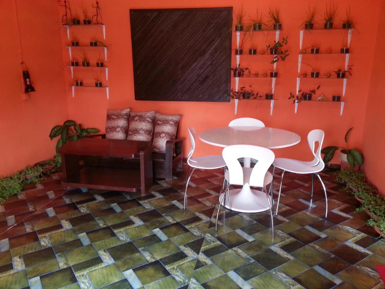 Golden Lilies Hotel Kokrobite Ngoại thất bức ảnh
