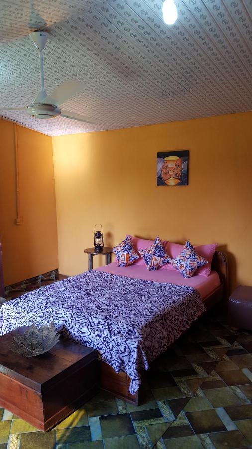 Golden Lilies Hotel Kokrobite Ngoại thất bức ảnh
